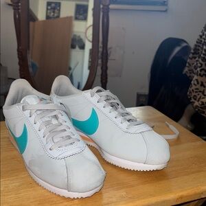 Nike Women's Athletic Shoes - White and Teal